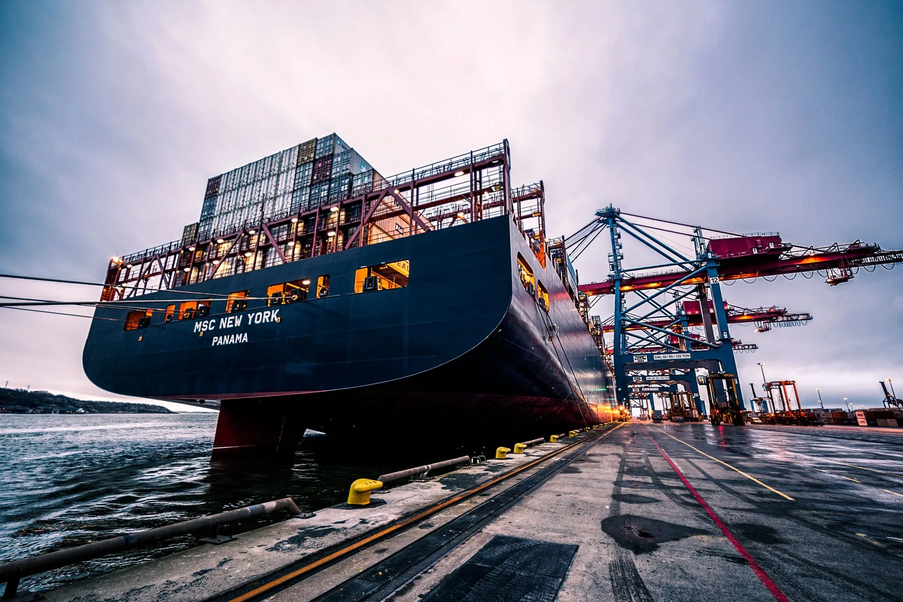 Cảng container — ủy thác nhập khẩu cao cấp